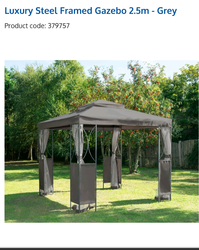 Gazebo and hot tub | in Pelton, County 